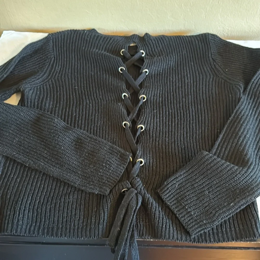 Fashion Nova Women’s Black Sweater Crisscross tie at Back New no tag Size Large